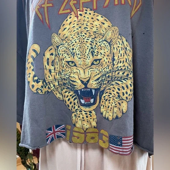 Goodie Two Sleeves : Destructed Def Leppard Graphic Tee - Picture 3 of 10